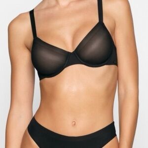 SKIMS No Show Unlined Demi Bra